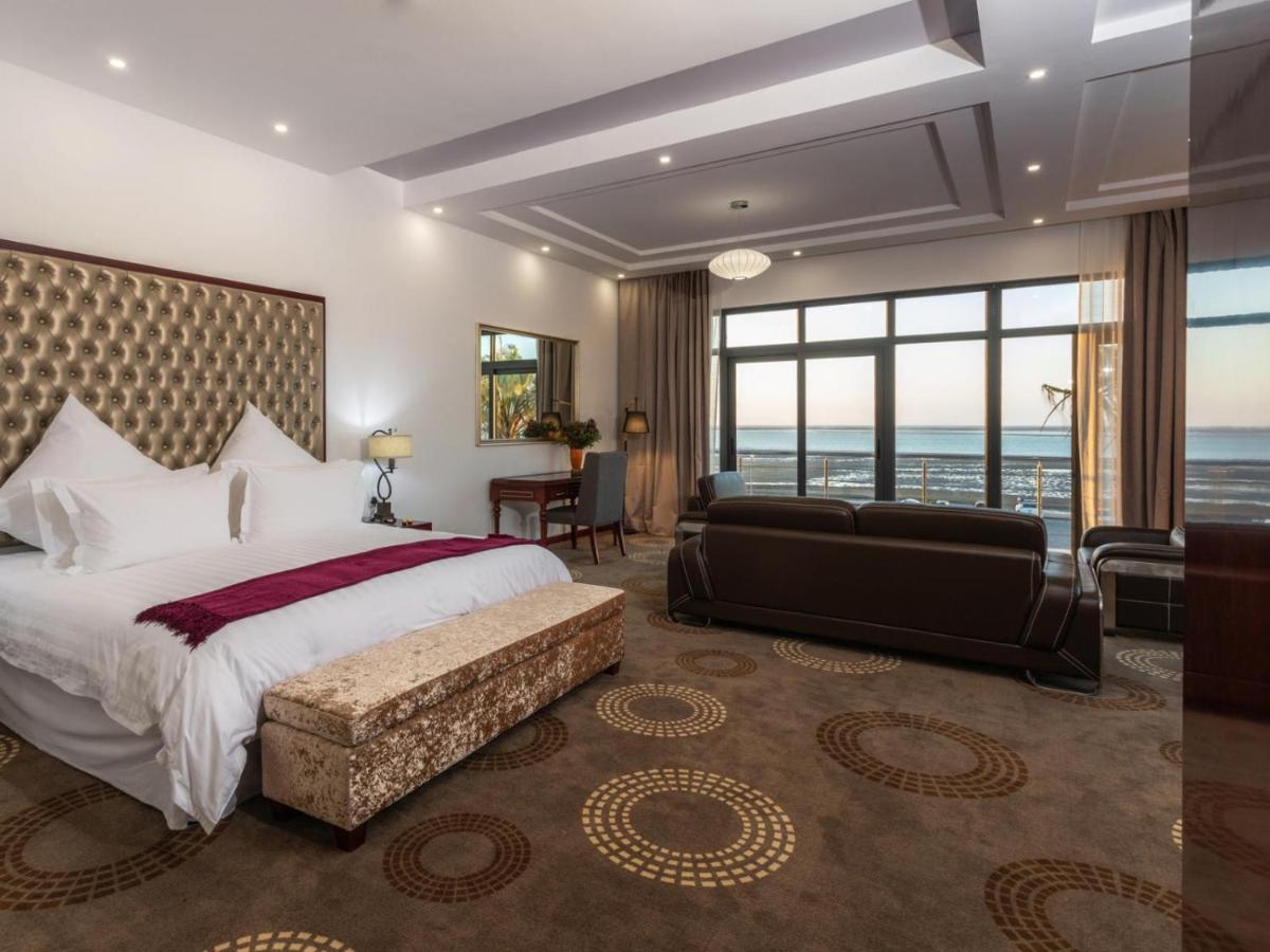 Flamingo Villas Boutique Hotel Уолфиш Бей Екстериор снимка