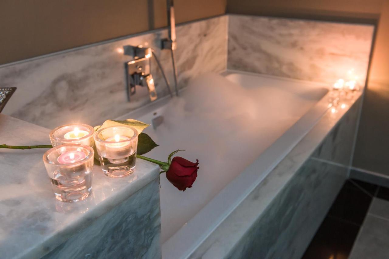 Flamingo Villas Boutique Hotel Уолфиш Бей Екстериор снимка