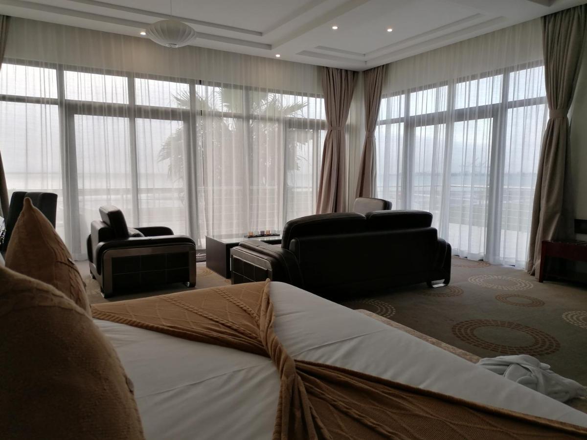 Flamingo Villas Boutique Hotel Уолфиш Бей Екстериор снимка