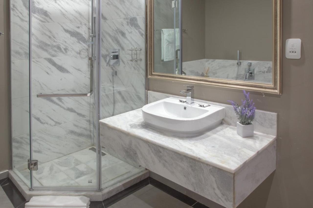 Flamingo Villas Boutique Hotel Уолфиш Бей Екстериор снимка