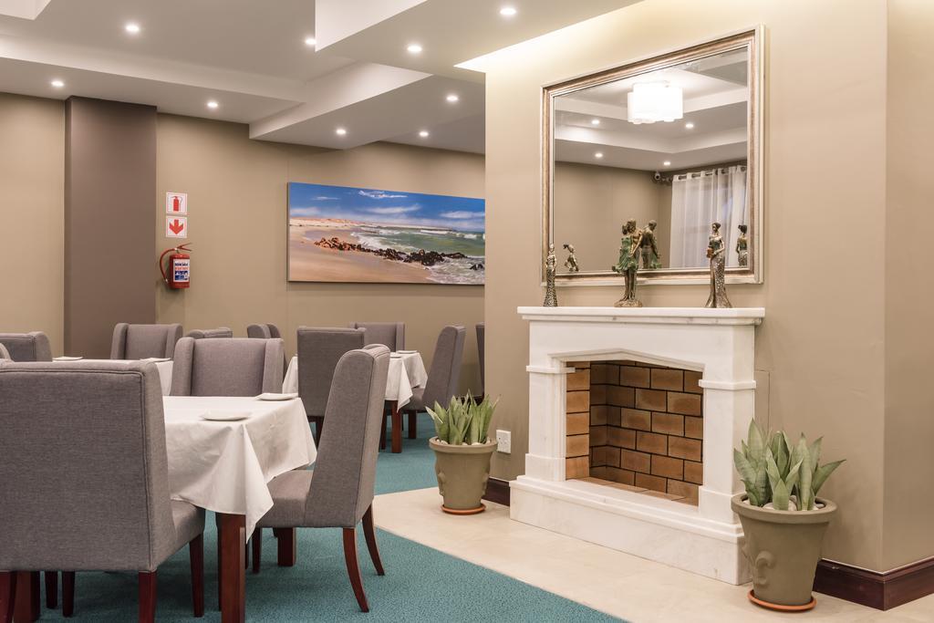 Flamingo Villas Boutique Hotel Уолфиш Бей Екстериор снимка