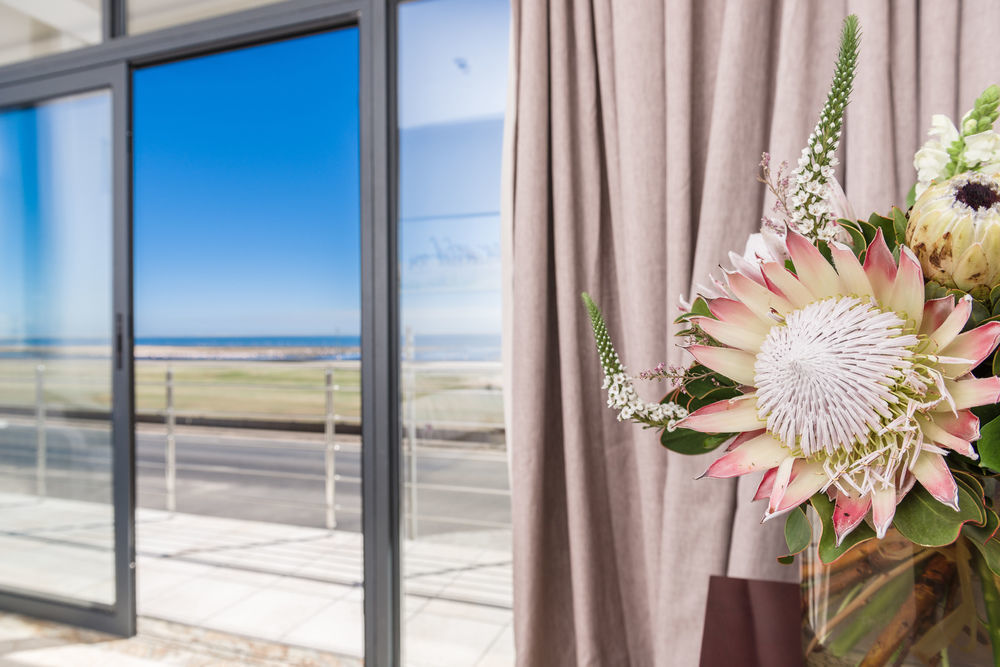 Flamingo Villas Boutique Hotel Уолфиш Бей Екстериор снимка